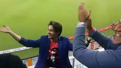 How Ali Zafar is Teasing Humza Abbasi After Afridi Getting Out