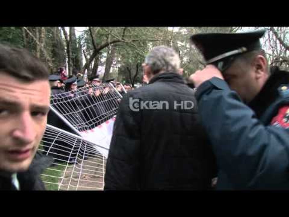 BASHA: PROTESTË, REZISTENCË DHE PËRBALLJE