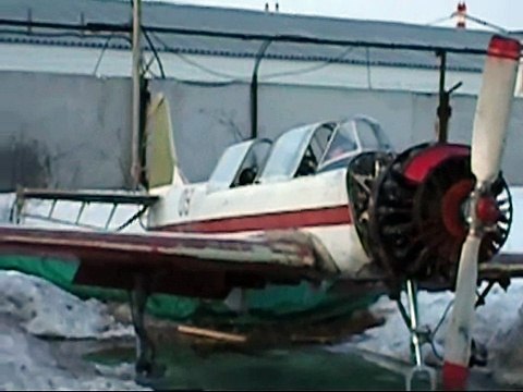 Як 52 на лыжах по воде