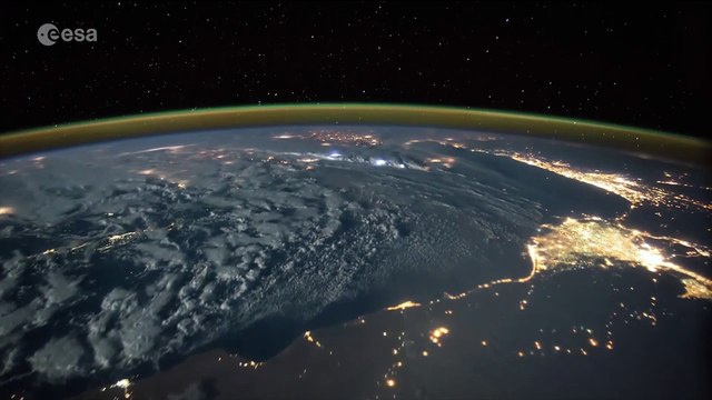 Une course de drones, une danse aérienne et un bébé qui court : tour du monde des vidéos de la semaine