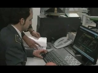 Genova - Acquistava beni personali con i soldi degli investitori (22.02.16)