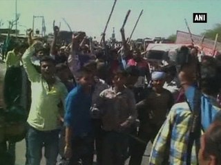 Jat protestors set bus on fire in Bharatpur