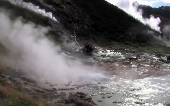 Извержение гейзера