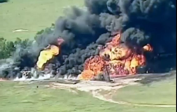 30 апреля 2004. 30 апреля 2004. 30 апреля 2004. Роуз бирн одержимость 2004. 2004 знамя труда.