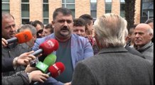 Tiranë, Socialistët protestë para selisë PS: Të respektohet statuti- Ora News- Lajmi i fundit-