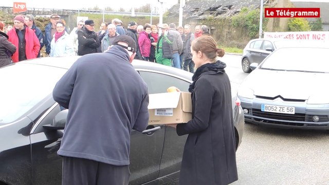 Crise agricole. Voie express bloquée et distribution de sandwiches à Pluméliau