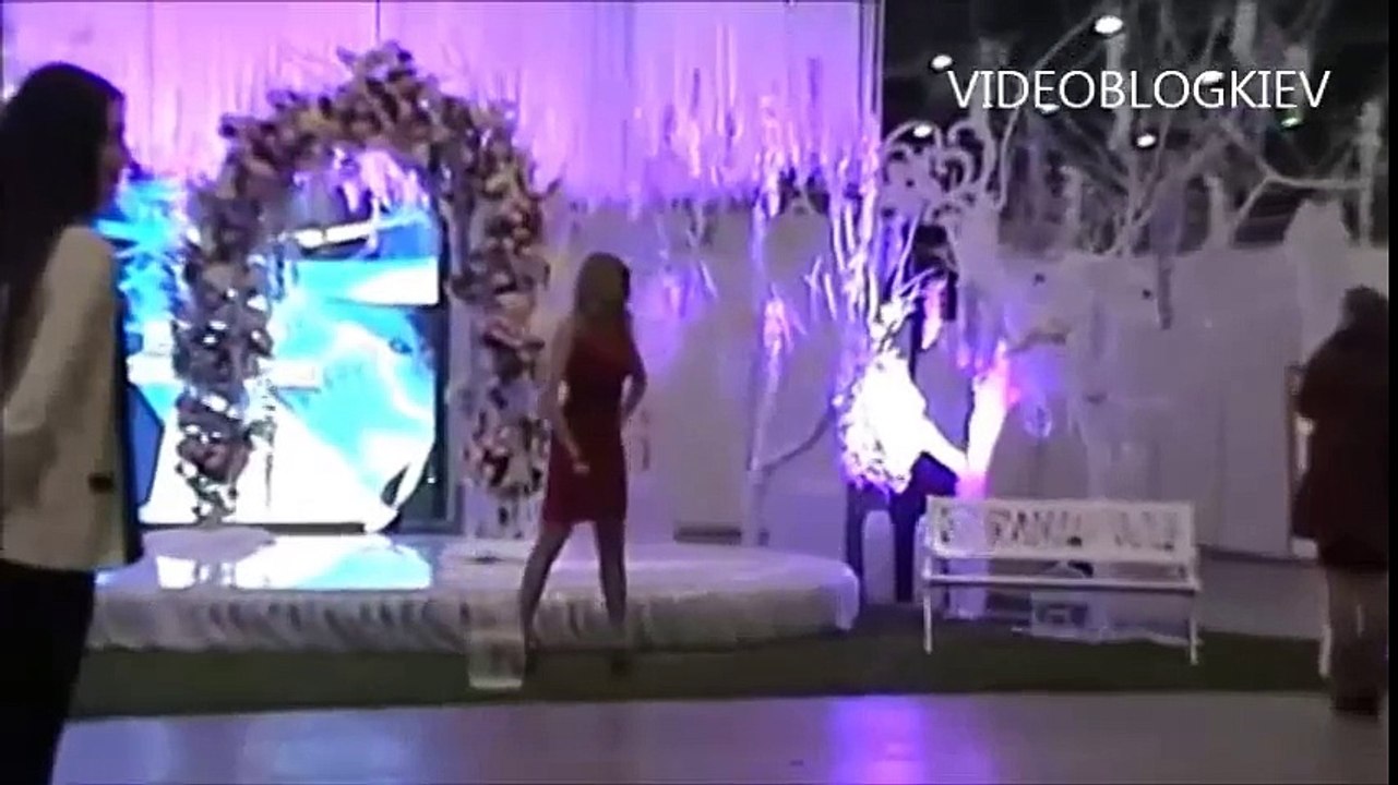 blonde posing for photographers preview