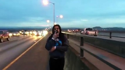 Rapaz perde a cabeça ao ver o seu novo Mercedes transformar-se numa bola de fogo!