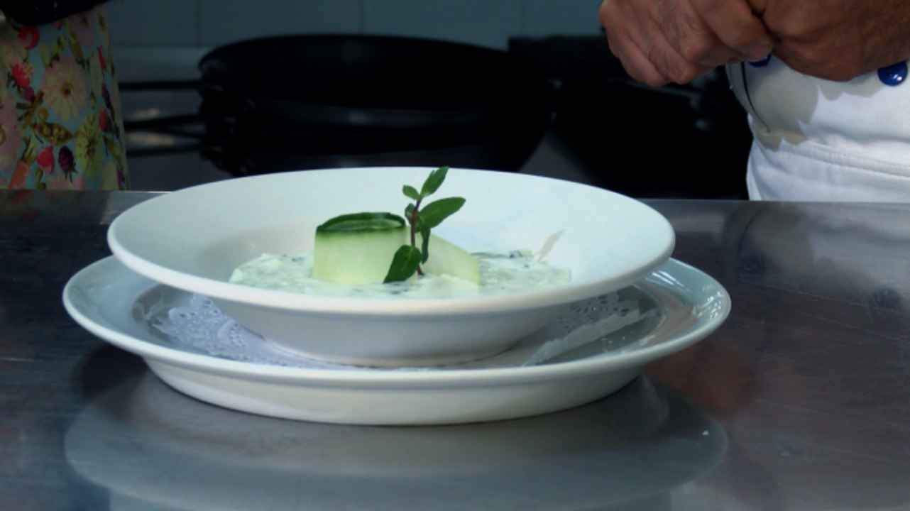 Prepara una deliciosa sopa de yogurt y menta - Vida Zen Ep 56 (3/4)