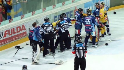 Vienna Capitals vs SAPA Fehervar AV19 (05.02.2010) - Fight Rafael Rotter & Darryl Bootland vs AV19