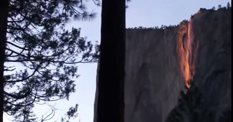 Неописуемой красоты огненный водопад