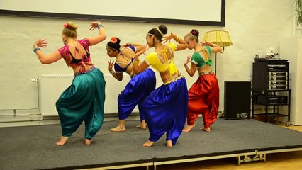 Sharukh and kareena Amazing Chammak challo and Rani