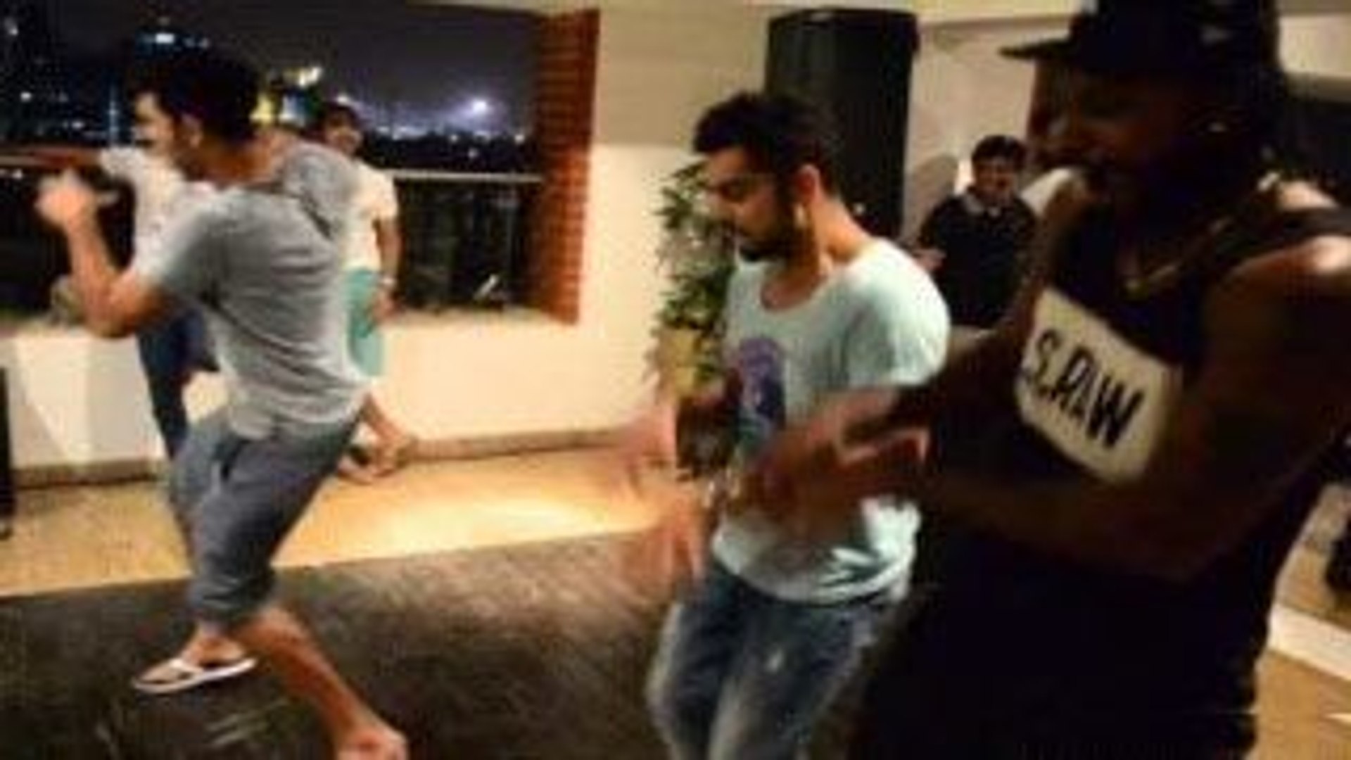 ⁣Royal Challengers Enjoying Themselves At The Victory Party-Top Funny Videos-Top Prank Videos-Top Vin