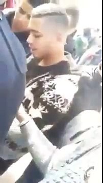 شرطي يبيع تذاكر مباراة طنجة والحسيمة في السوق السوداء