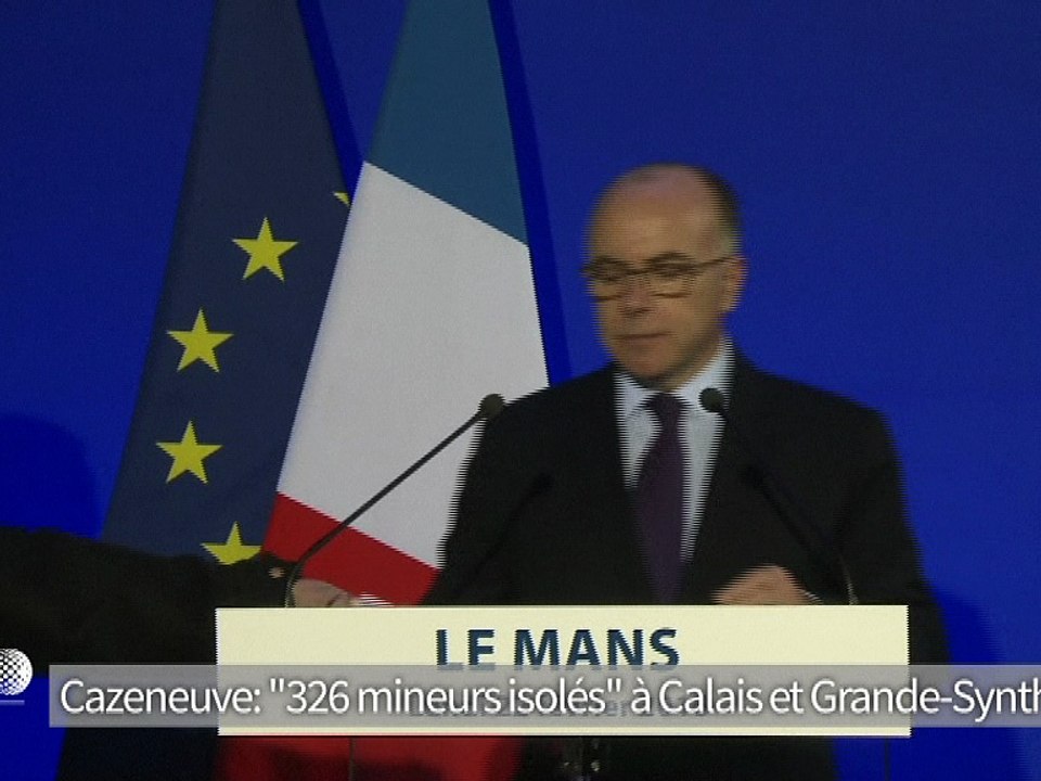 "Jungle" de Calais: pas d'évacuation forcée tout de suite, promet Cazeneuve