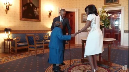 Mujer de 106 años bailó al conocer a Barack Obama