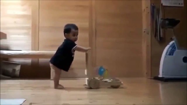 Как с помощью кота научить ребенка ходить. Потешные дети и животные