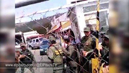 Polémica entre funcionarios de la Guardia Nacional y bodegueros a las afueras de Makro
