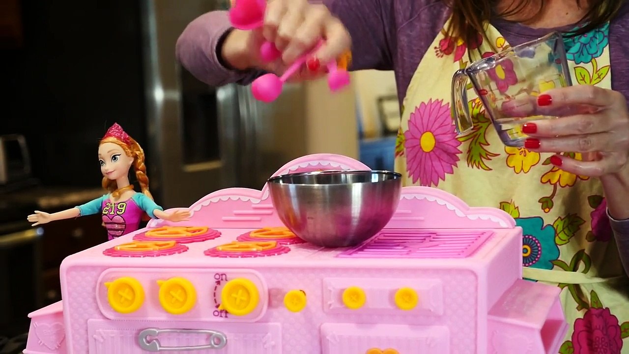 Lalaloopsy Baking Oven Real Cookies and Cake With Disney Princess Anna Frozen Doll De la Hornada