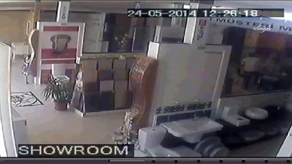 Depreme işyerlerinde yakalananlar hızla dışarı kaçtı