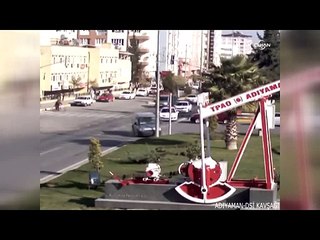 Yol ortasında ayağı kayıp düşen yaya ölümden döndü