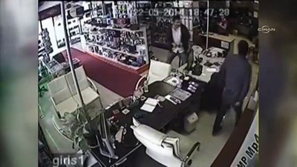 Veresiye gizli kamera almak isteyen sahte polis suçüstü yakalandı