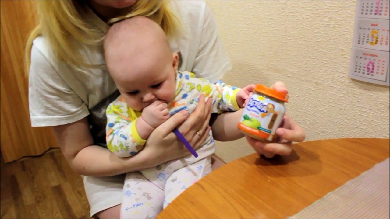 Первый прикорм Азалии яблочным пюре Агуша гипоаллергенное