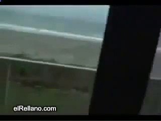 Мощная молния ударяет в морской берег! Грозные силы природы