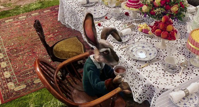 Alicia a través del espejo - Trailer 2 español (HD)