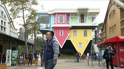 Upside down house in Taiwan draws a crowd