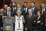Carmena y Cifuentes elogian al Madrid de baloncesto