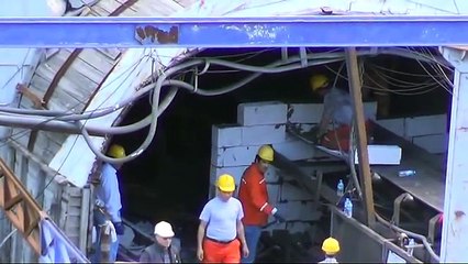 Maden ocağının iki hava kapısı duvar örülerek kapatılıyor