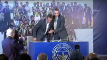 Ersun Yanal Fenerbahçe'yle 2 yıllık sözleşme imzaladı