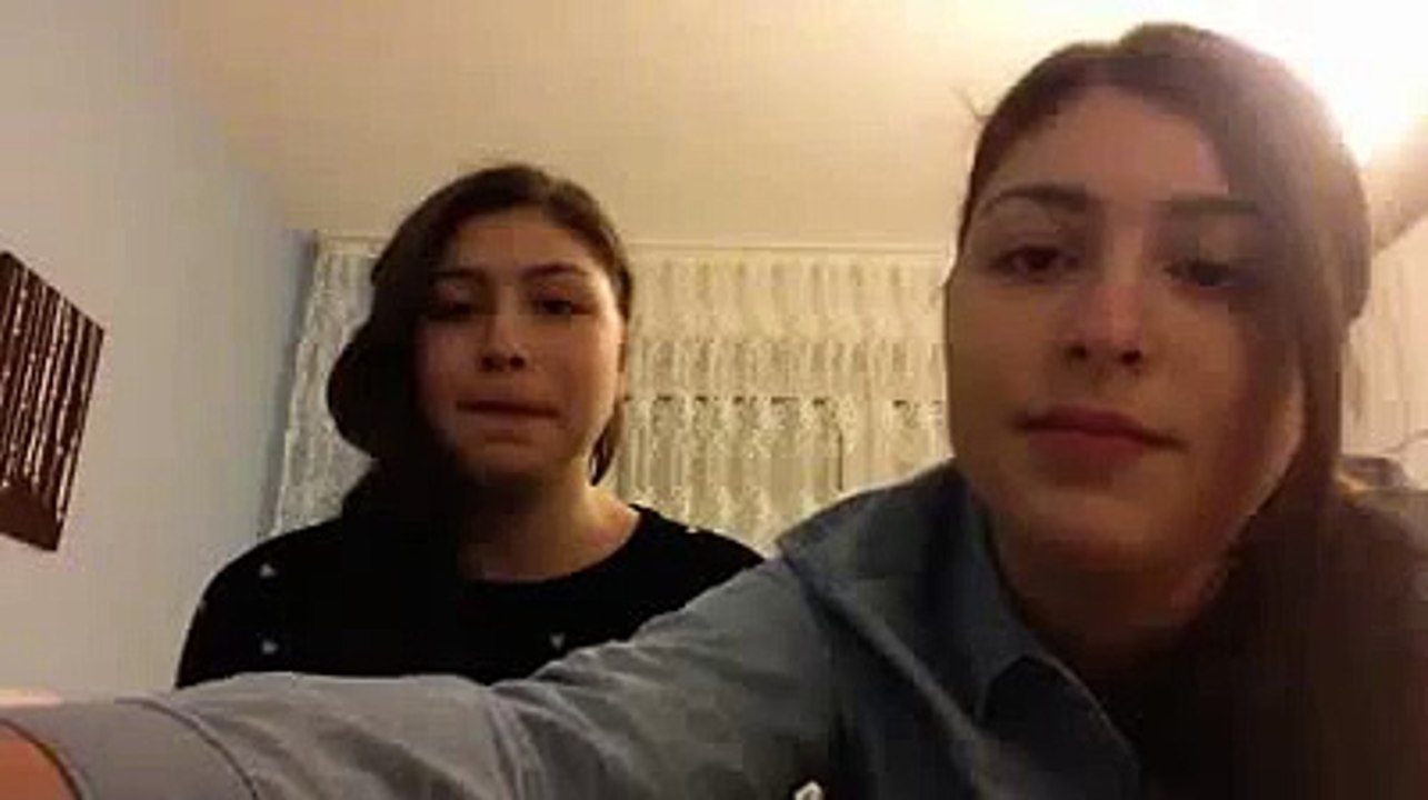 Sena ve Seda ikiz kardeşlerden Karyolamın Demiri