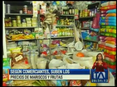 Según comerciantes, suben los precios de frutas y mariscos