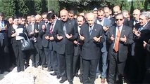 Bahçeli, Soma'da madenci şehitliğini ziyaret edip dua etti