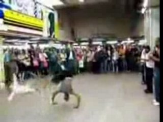 Danseur contre bébé