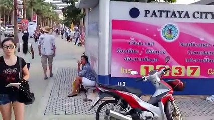 Pattaya NightLife -  Beach Road Pattaya - late afternoon some friendly Freelancer