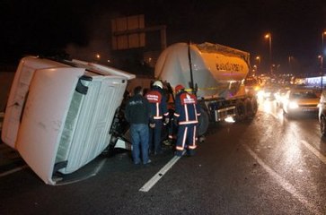 Beton Tankeri Kaza Yaptı, E-5 Trafiğe Kapandı