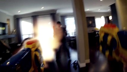 Nerf War- First Person Dual Wield Shooter!