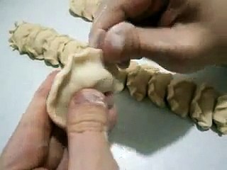 3 способа лепки красивых пельменей.flv