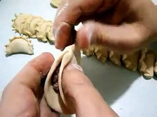 Лепка красивых пельменей, мантов, вареников. Способ 2.flv