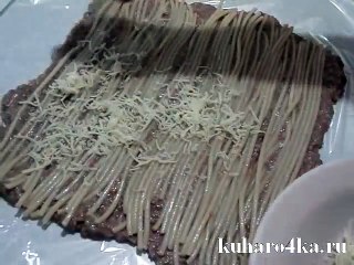 Мясной рулет с макаронами
