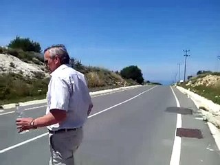 Гравитационная аномалия. Вода течет вверх, а не в низ