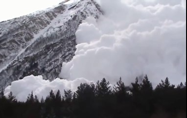 Лавина с горы Чегет
