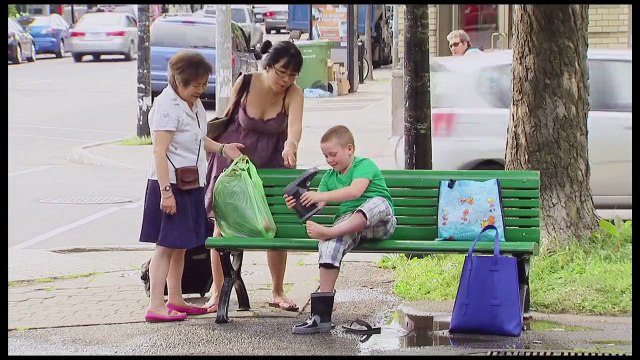 Emanet Edilen Çocuk Oyun Oynarken İçi Su Dolu Devasa Çukura Düşerse