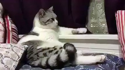 Geç saate kadar eve gelmeyen çocuğunu bekleyen baba