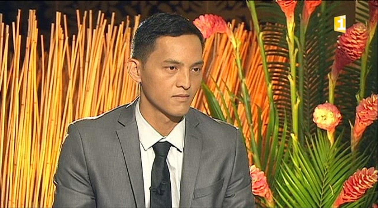 FRANCOIS HOLLANDE EN POLYNESIE - François Hollande répond aux questions de Polynésie 1ère et TNTV