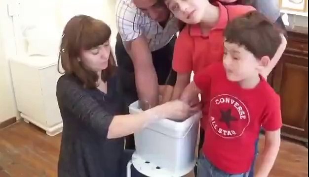 Невероятно то что она сделала с их руками