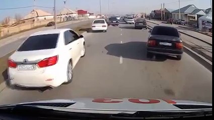 Как пропускают скорую помощь в г. Шимкент